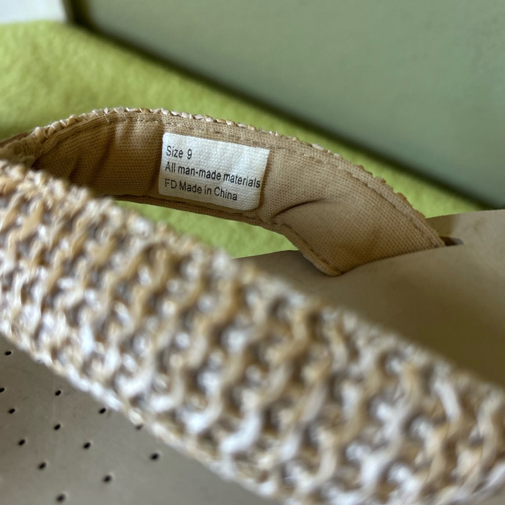 Volatile Women's Tan Wedge Sandals Sz 9 - Picture 11 of 12